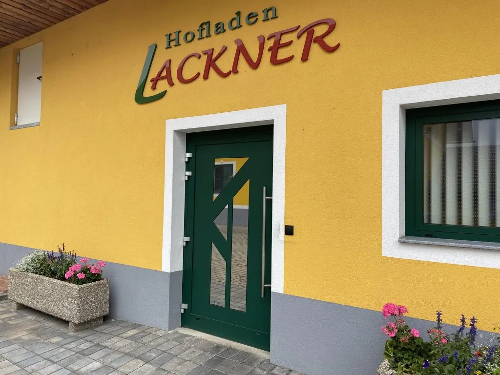 Eingang zum Hofladen Lackner in Feldkirchen bei Graz